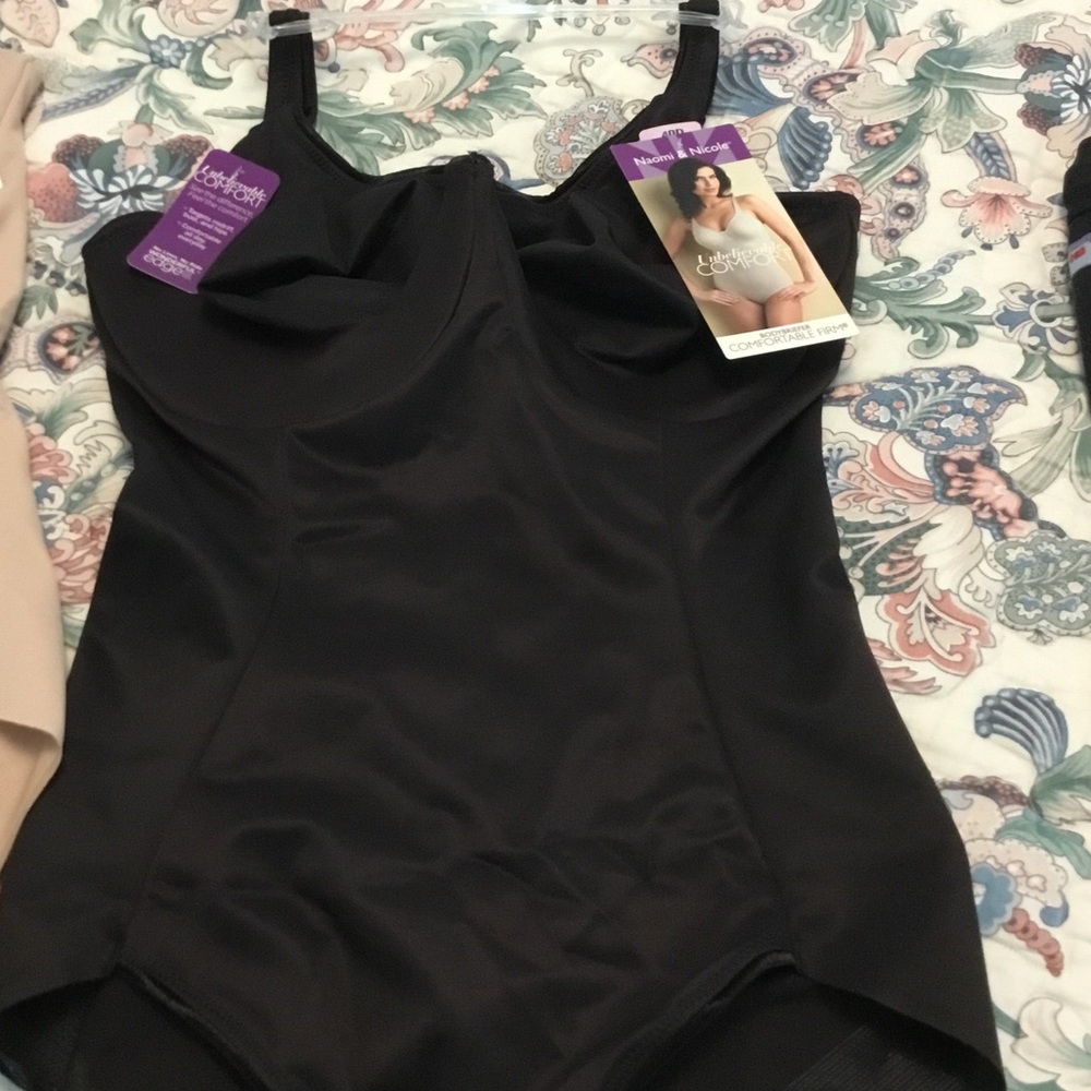 Maidenform Black Shaping Bodysuit with Adjustable Straps